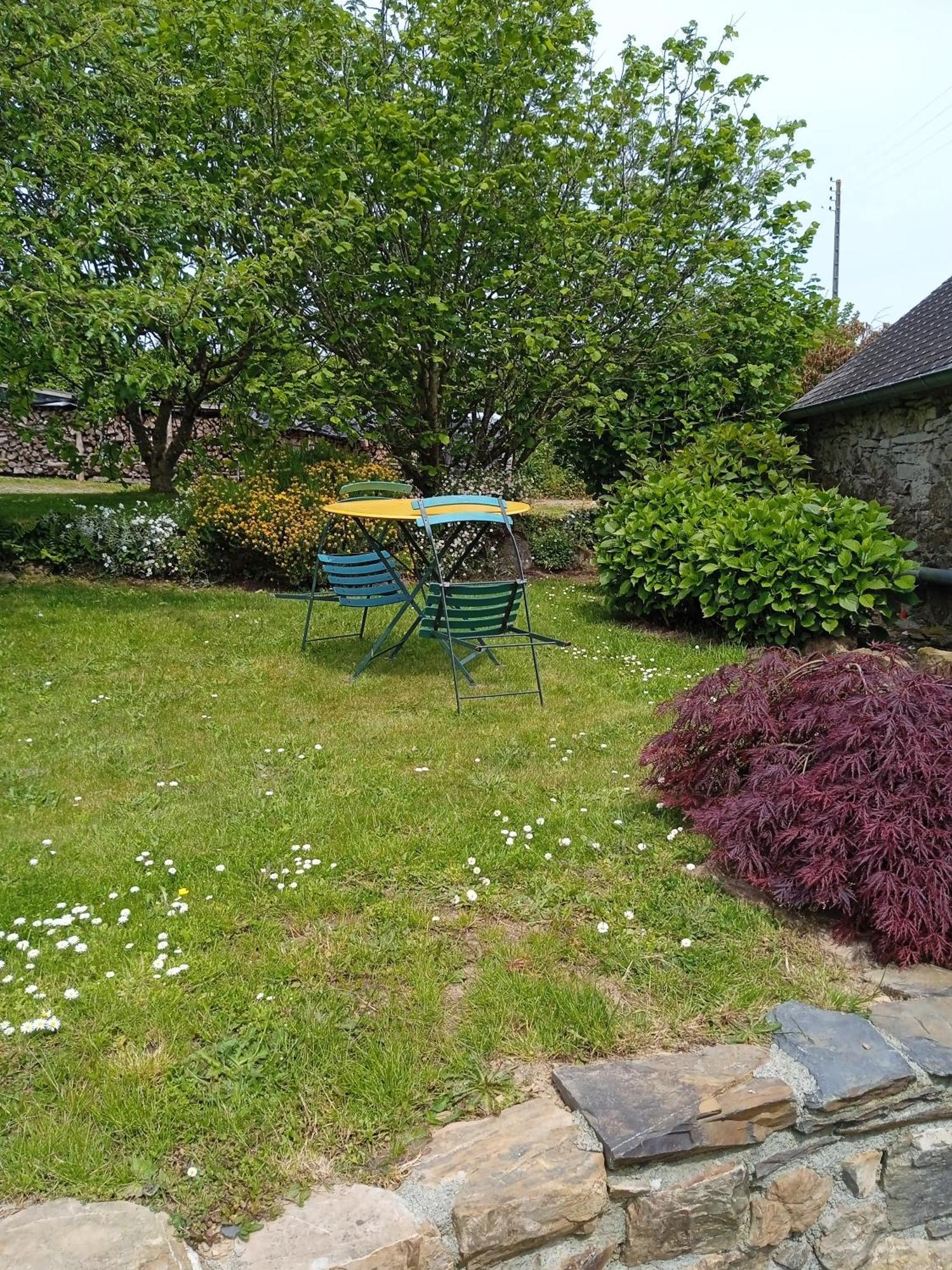 Hotel Chaleureuse Maisonnette Lopérec Exterior foto